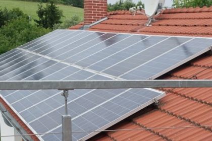 Martin Bursík: Vláda by mohla garantovat další úvěry lidem, kteří nemají peníze na fotovoltaiku. Příští kabinet má příležitost posunout Česko směrem k inovacím v energetice, a to díky evropským dotacím