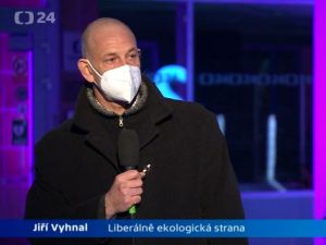 Primář Jiří Vyhnal v pořadu ČT Politické spektrum kritizoval vládu za nezvládnutí koronavirové krize v Česku